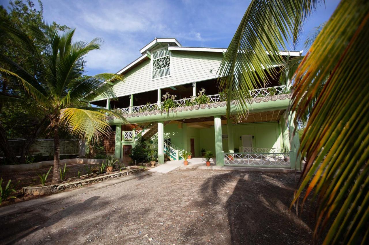 Sea Eye Hotel - Laguna Building Utila Exterior photo